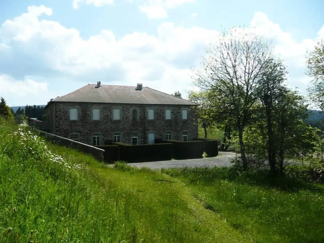 Maison de Vacances Saint-Julien-Molhesabate