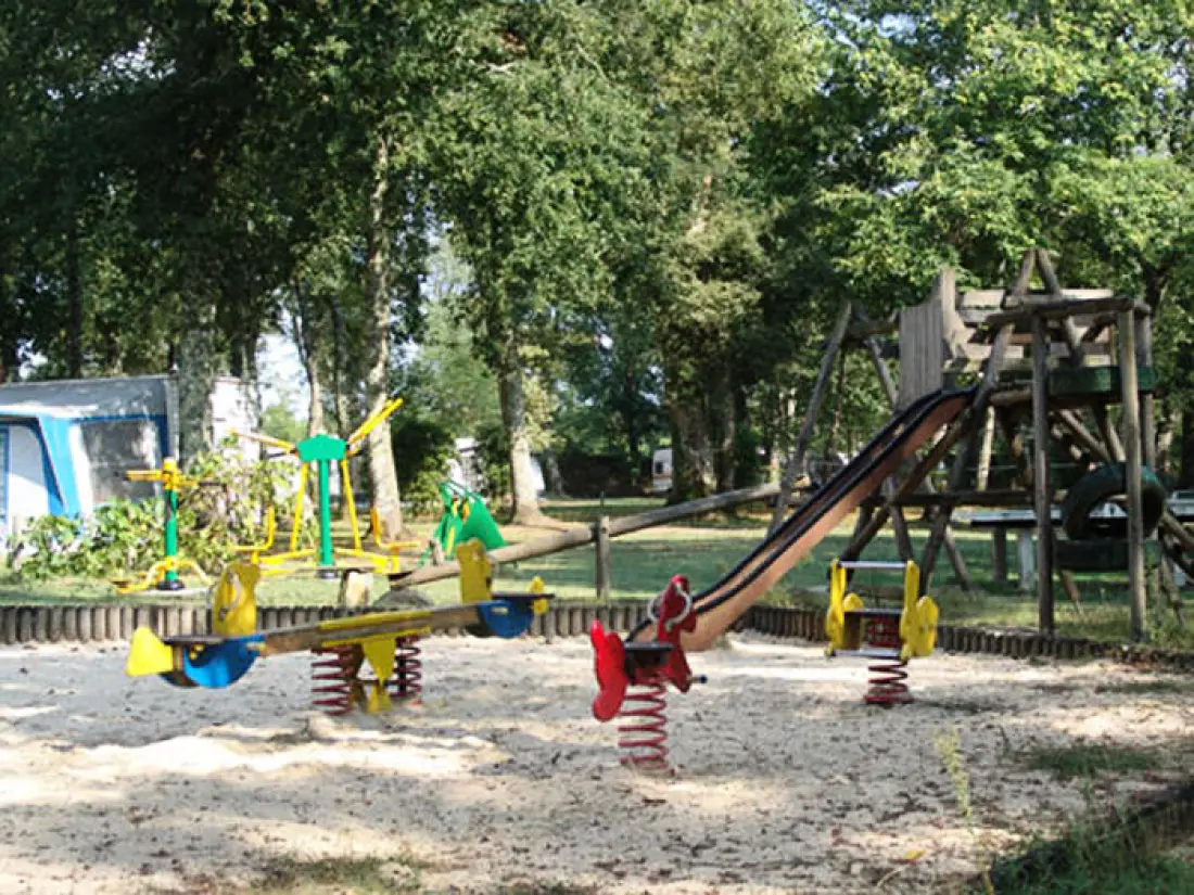 Camping Le Pin3 étoiles★★★