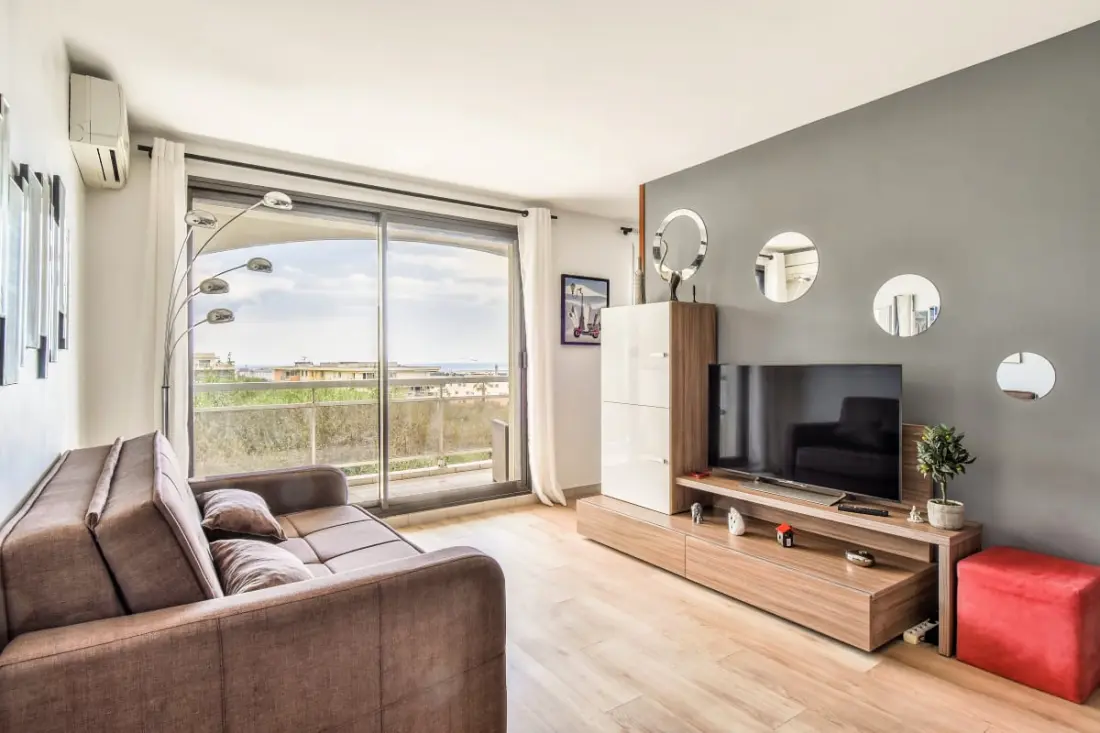 Appartement Avec Terrasse Et Garage à St-laurent