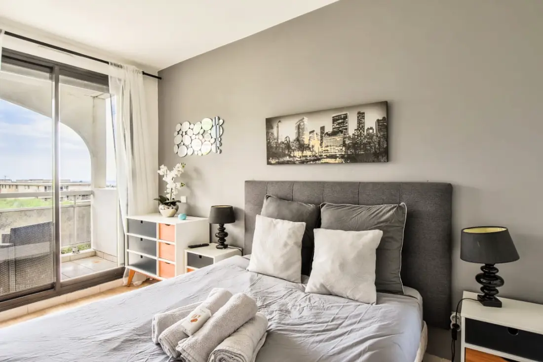 Appartement Avec Terrasse Et Garage à St-laurent