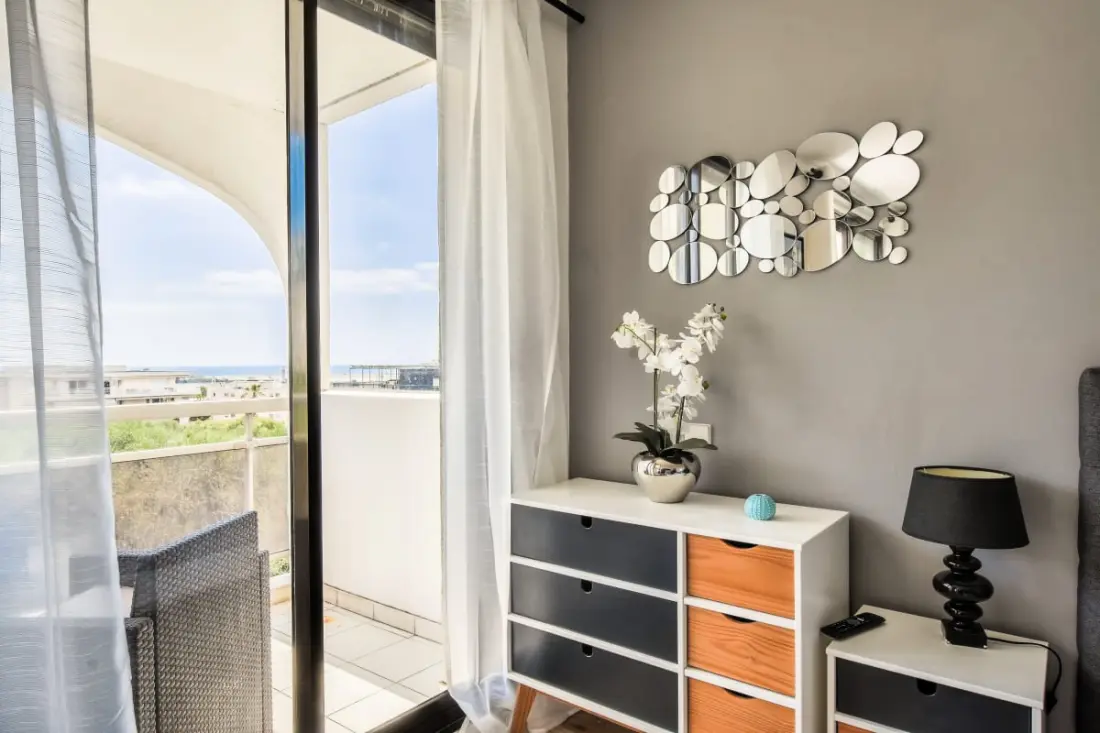 Appartement Avec Terrasse Et Garage à St-laurent