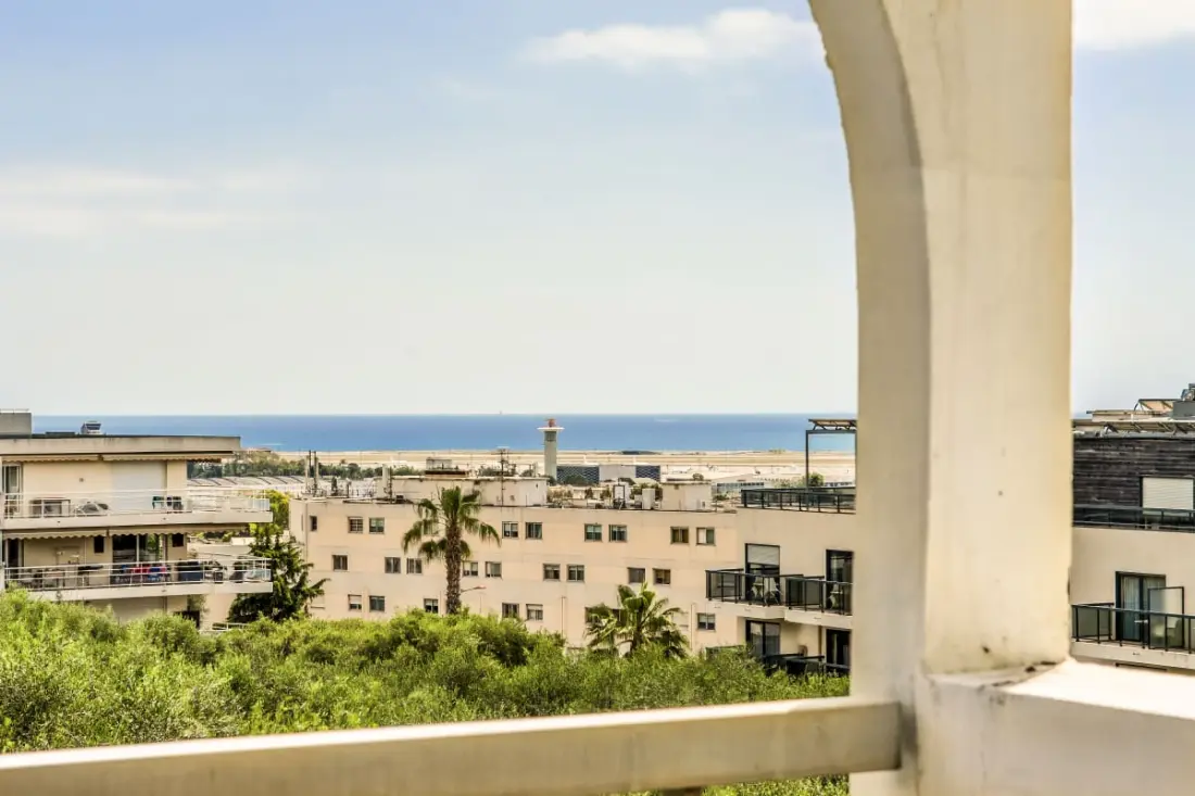 Appartement Avec Terrasse Et Garage à St-laurent