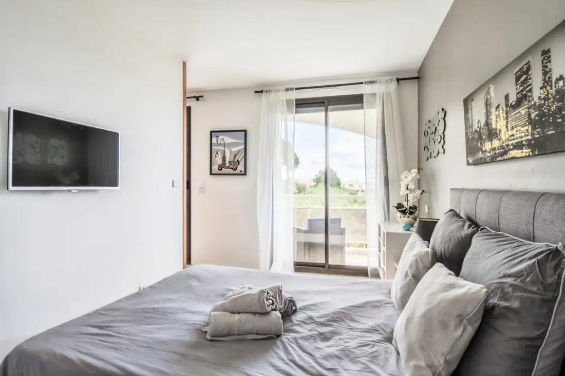 Appartement Avec Terrasse Et Garage à St-laurent