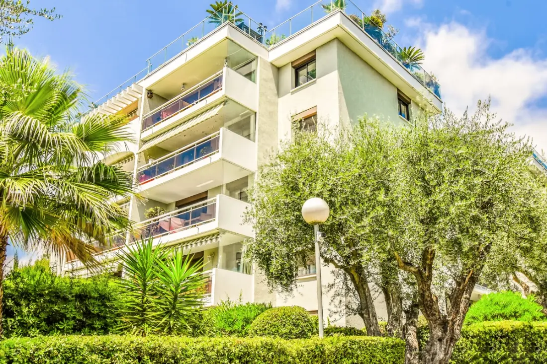 Appartement Avec Terrasse Et Garage à St-laurent