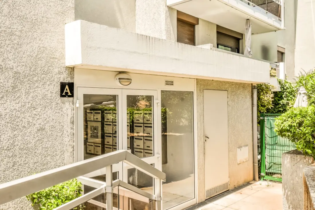 Appartement Avec Terrasse Et Garage à St-laurent
