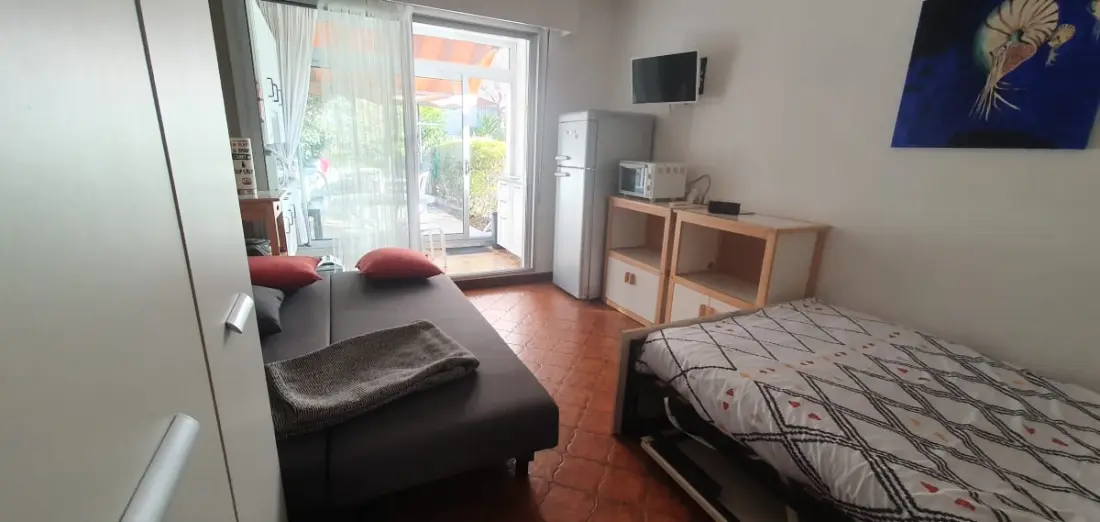 Beau Studio Avec Terrasse Proche De La Mer