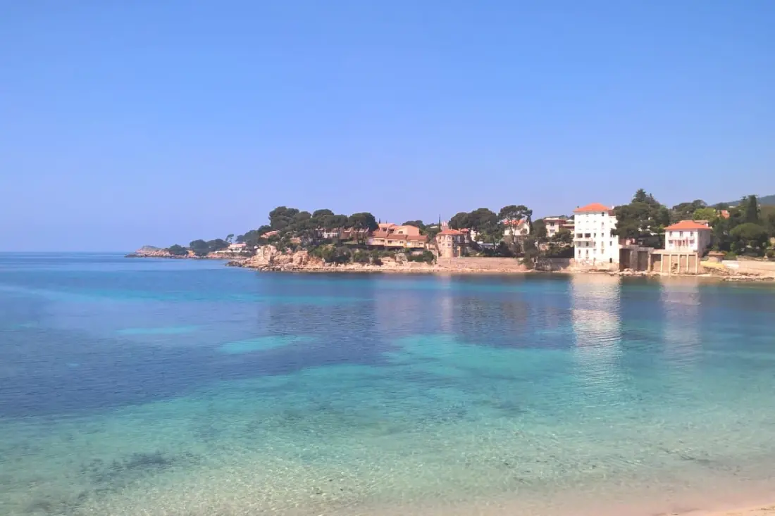 Beau Studio Avec Terrasse Proche De La Mer