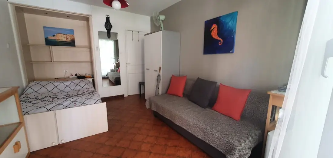Beau Studio Avec Terrasse Proche De La Mer