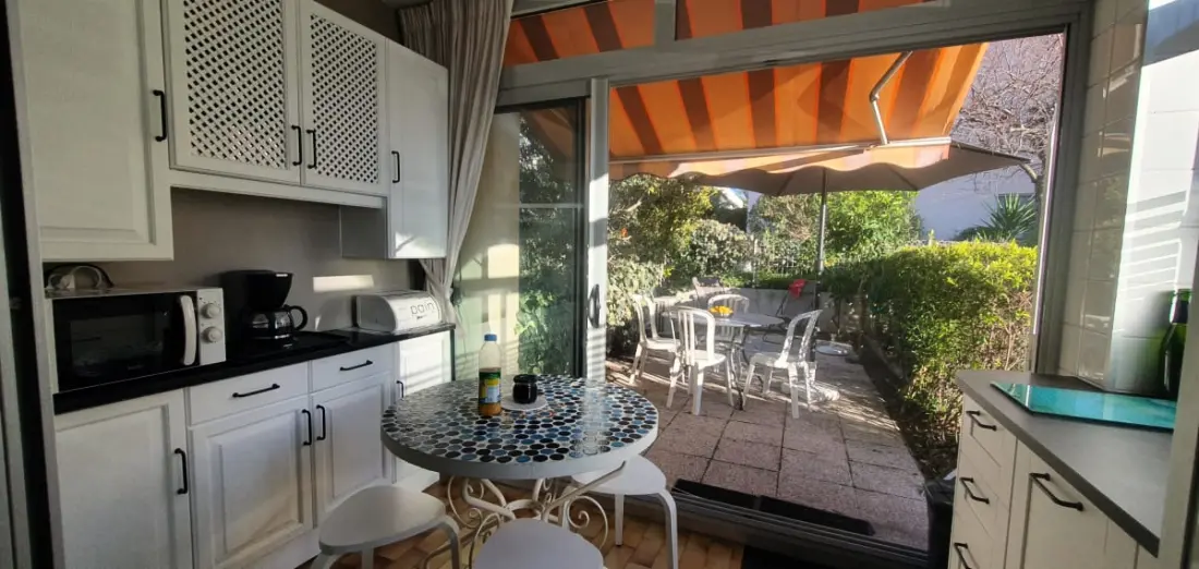 Beau Studio Avec Terrasse Proche De La Mer