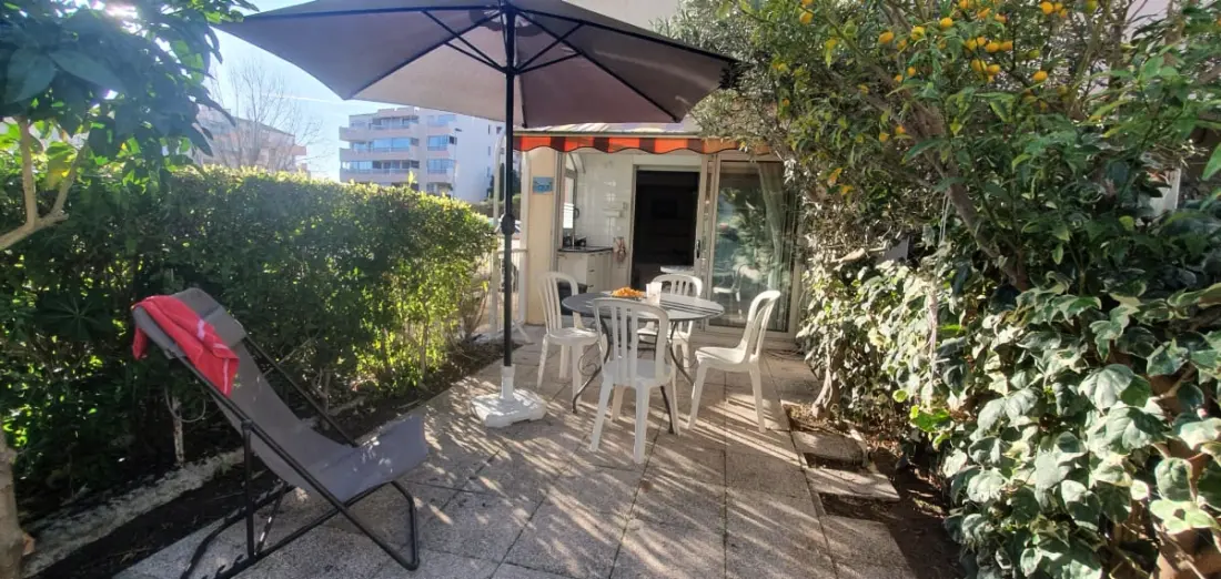 Beau Studio Avec Terrasse Proche De La Mer