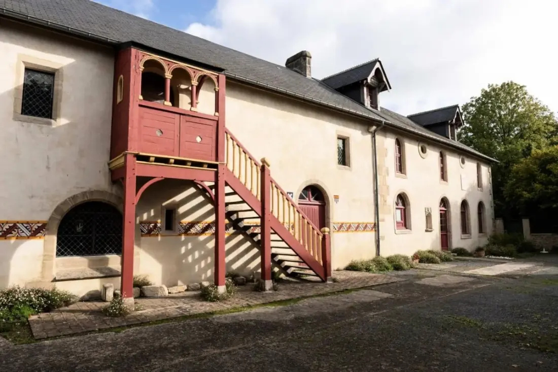 Séjournez  Au Manoir  De Damigny En Normandie