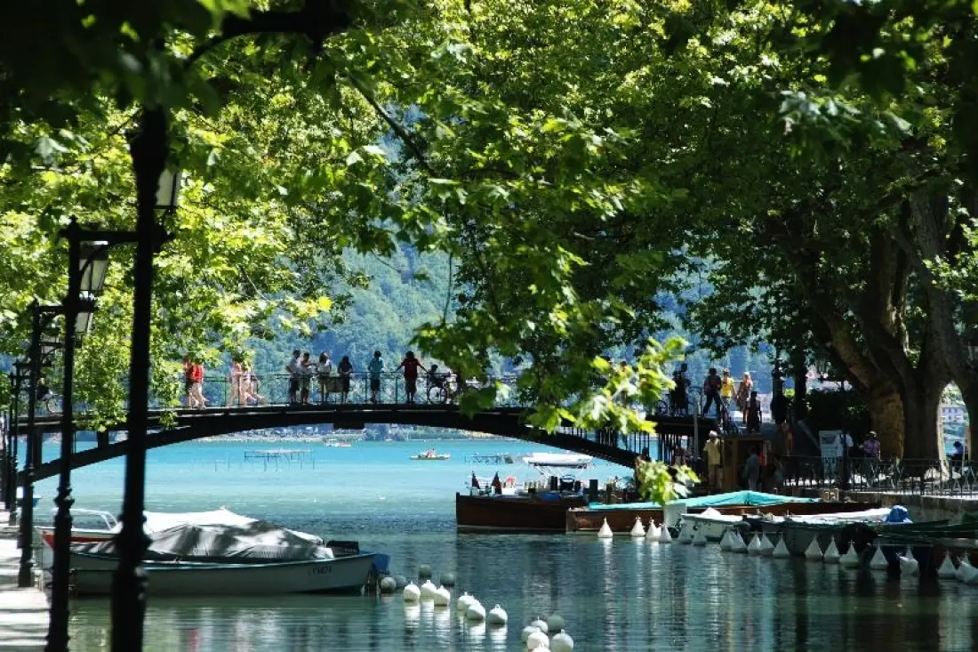 Camping du Lac de Carouge 3 étoiles★★★