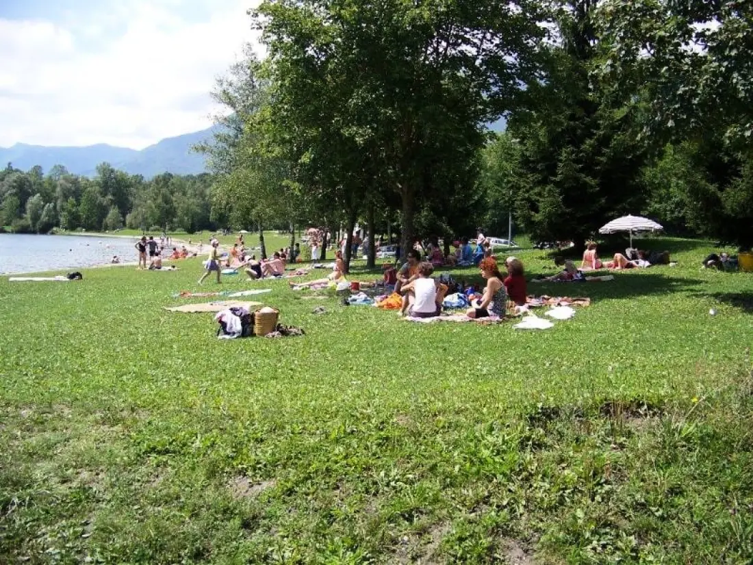 Camping du Lac de Carouge 3 étoiles★★★