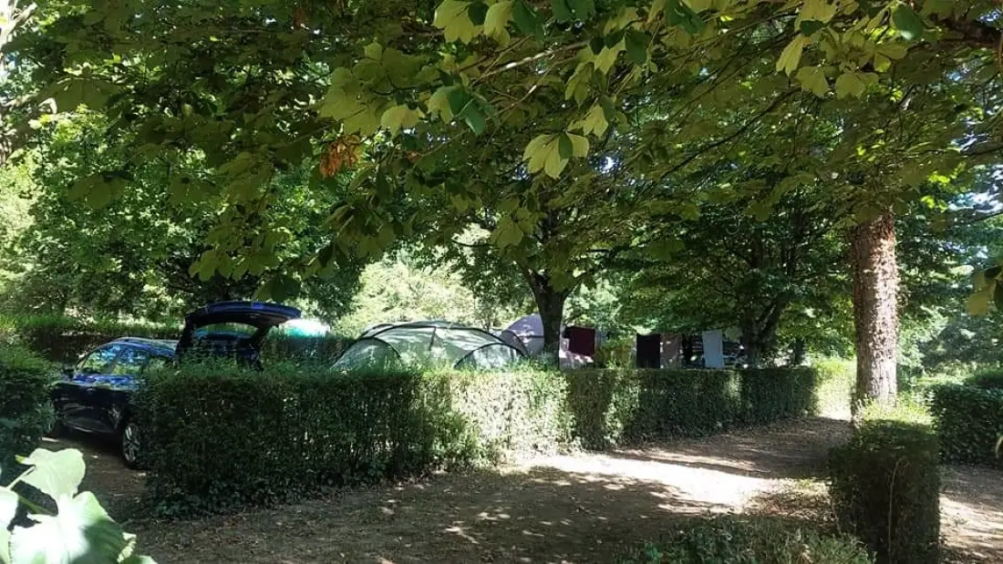 Flower Camping du Lac de Saint Point  Lamartine - Saône et Loire - Bourgogne du Sud  4 étoiles★★★★