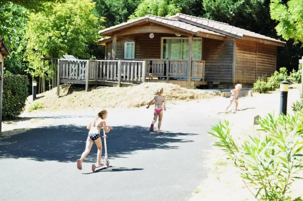 Camping Les Cerisiers du Jaur4 étoiles★★★★