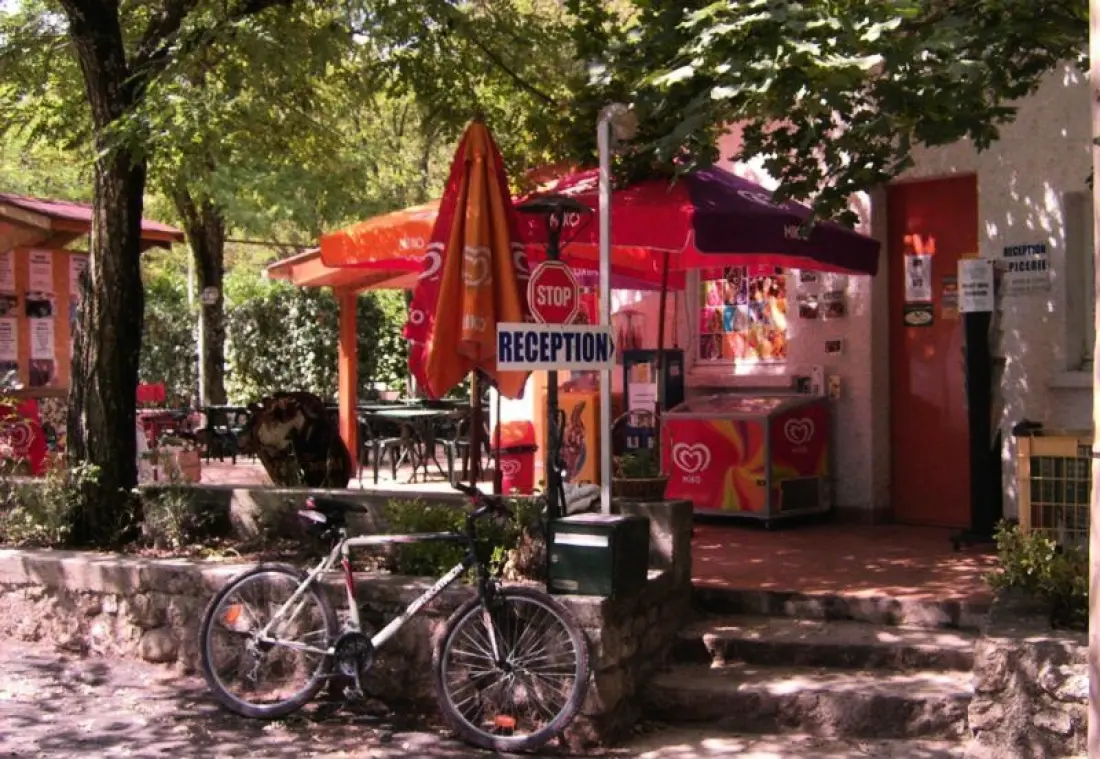 Flower Camping Le Plan d'Eau - Ardèche 4 étoiles★★★★