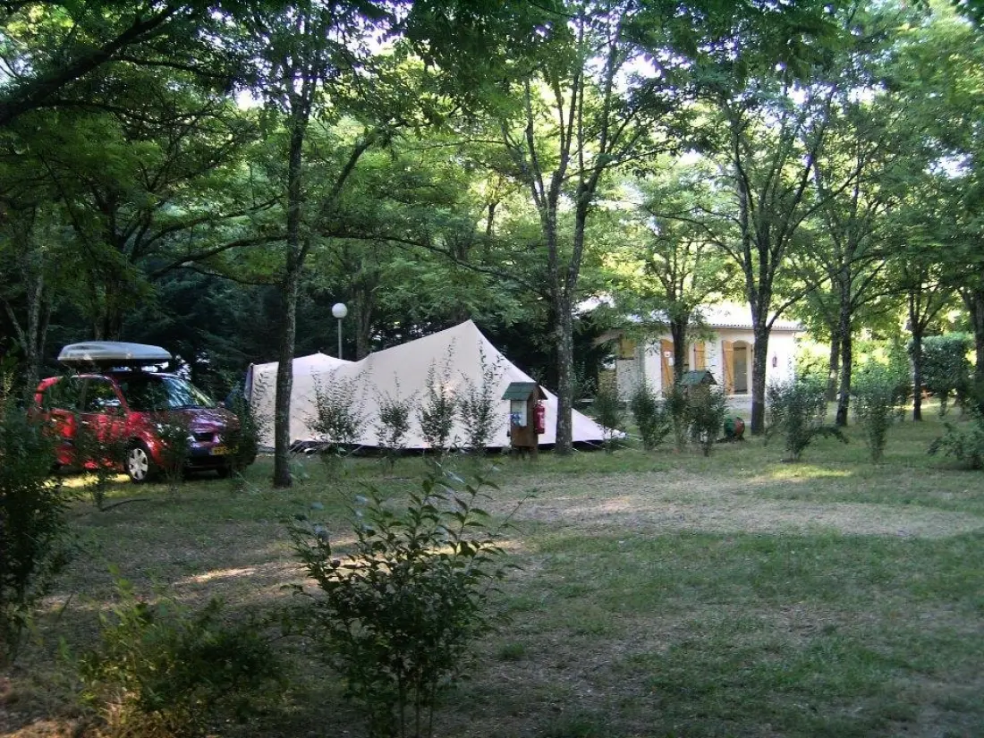 Flower Camping Le Plan d'Eau - Ardèche 4 étoiles★★★★