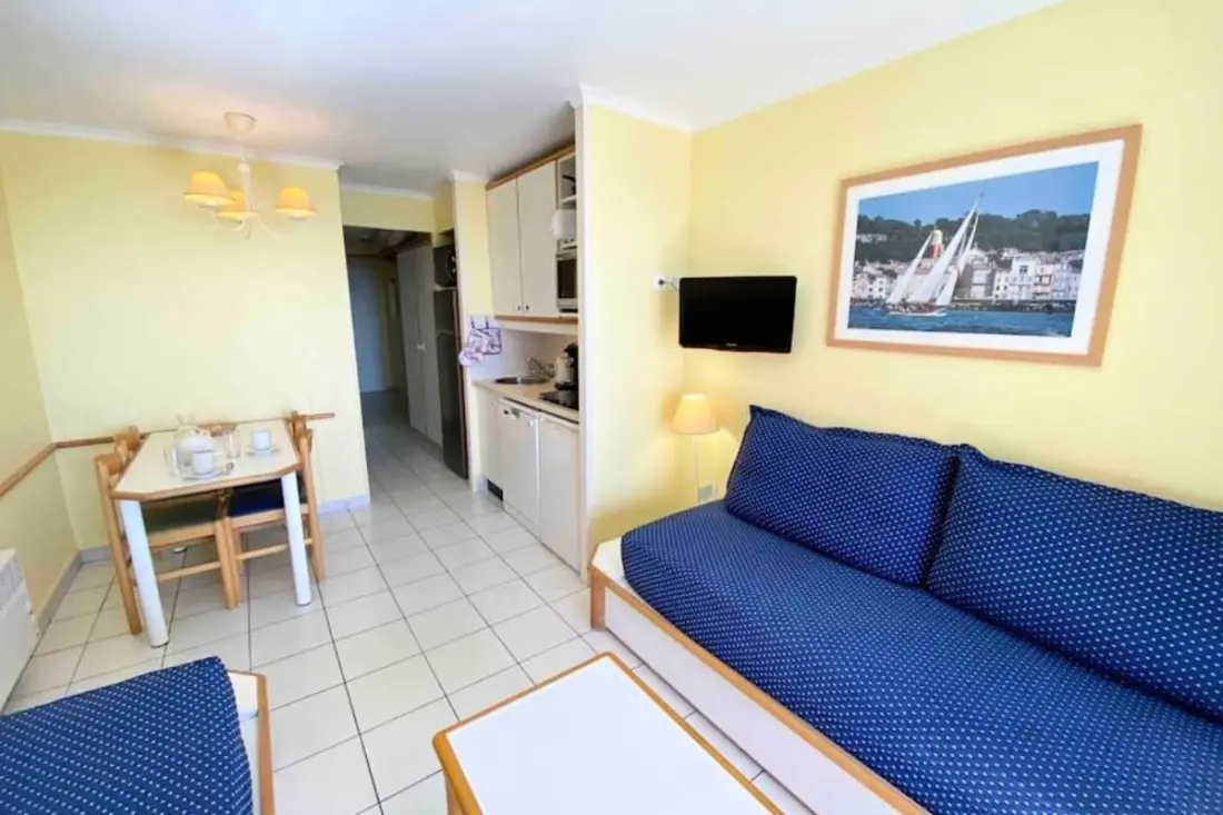 Appartement 2p Avec Piscine Proche De La Mer