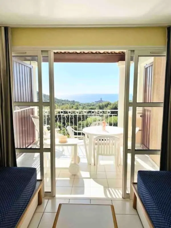 Appartement 2p Avec Piscine Proche De La Mer