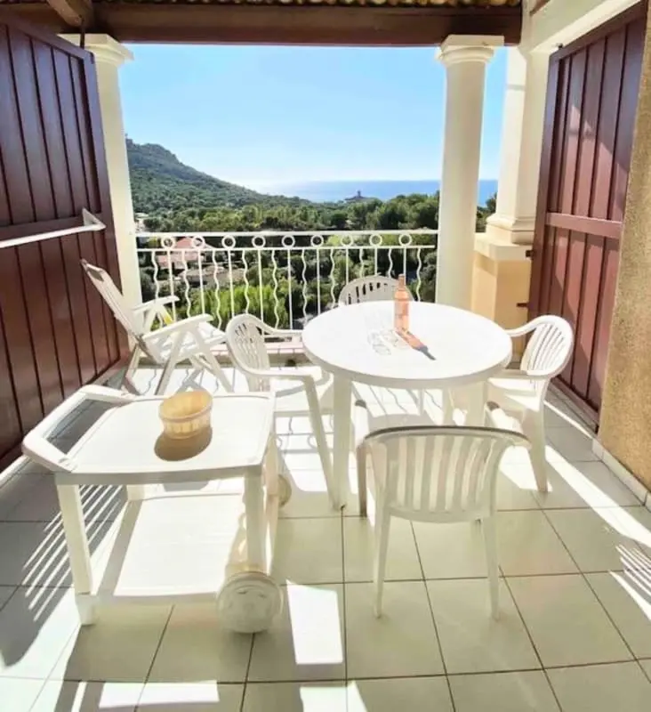 Appartement 2p Avec Piscine Proche De La Mer