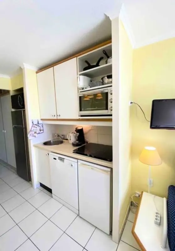 Appartement 2p Avec Piscine Proche De La Mer