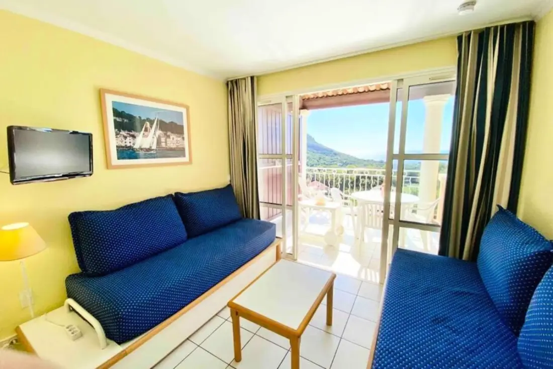 Appartement 2p Avec Piscine Proche De La Mer