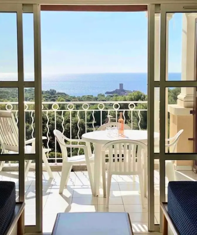 Appartement 2p Avec Piscine Proche De La Mer