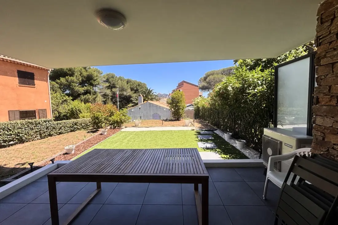Appartement Avec Jardin à Saint-raphaël