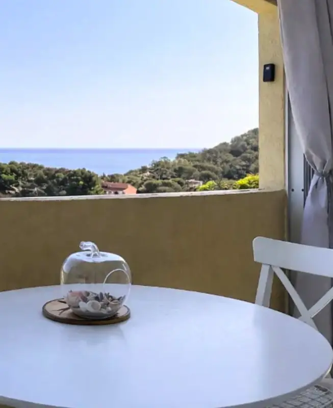 Appartement Avec Terrasse Vue Mer à Saint-raphaël