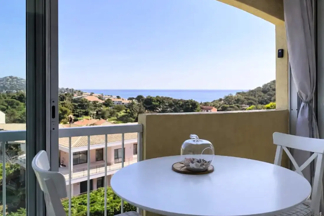 Appartement Avec Terrasse Vue Mer à Saint-raphaël
