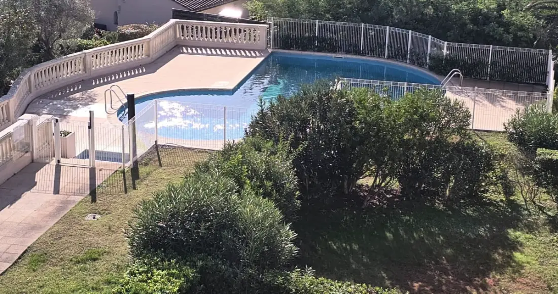 Appartement Lumineux Avec Terrasse à Saint-raphaël