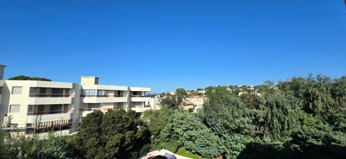 Appartement Lumineux Avec Terrasse à Saint-raphaël