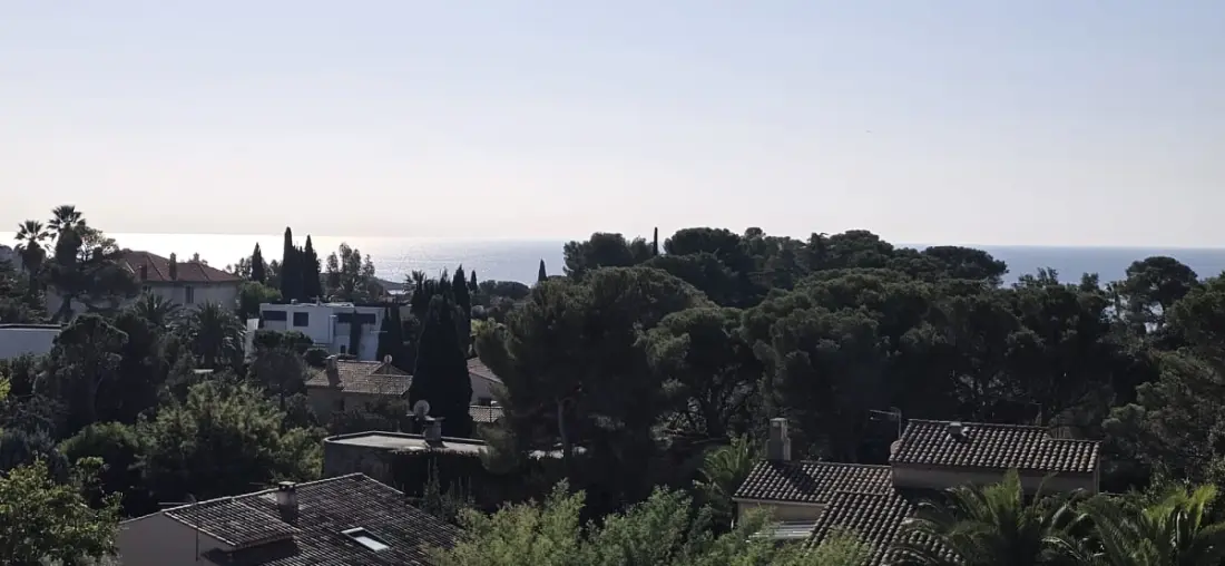 Appartement Lumineux Avec Terrasse à Saint-raphaël