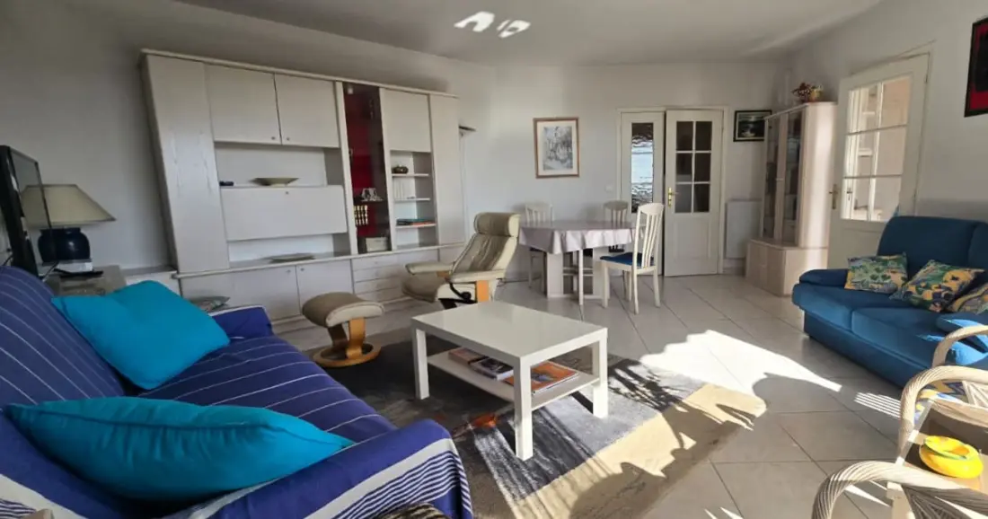 Appartement Lumineux Avec Terrasse à Saint-raphaël