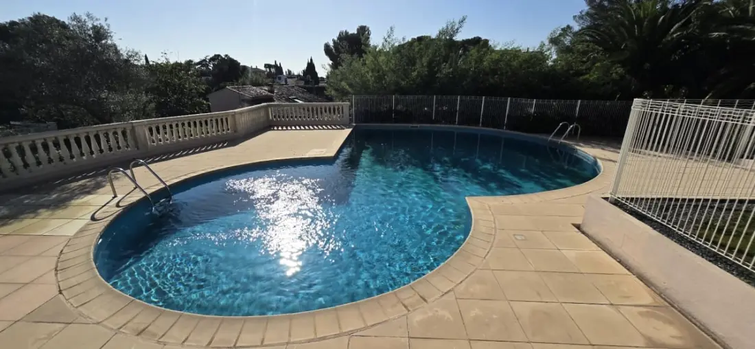 Appartement Lumineux Avec Terrasse à Saint-raphaël