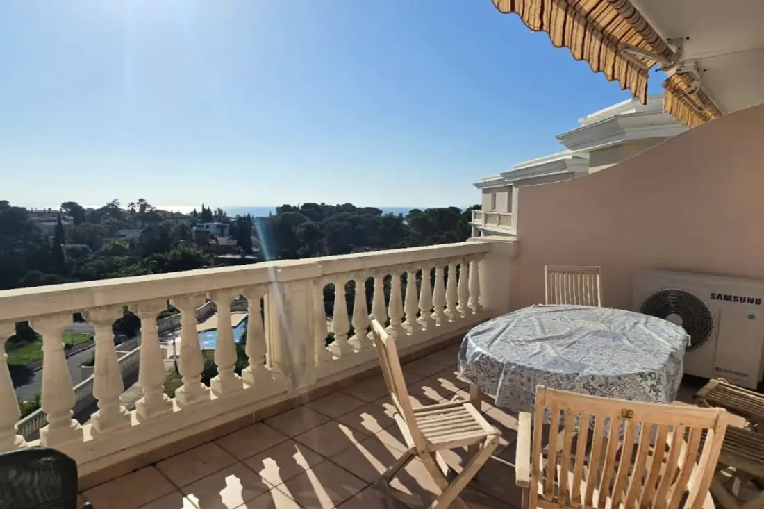 Appartement Lumineux Avec Terrasse à Saint-raphaël