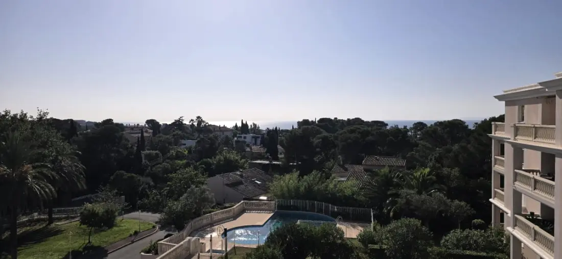 Appartement Lumineux Avec Terrasse à Saint-raphaël
