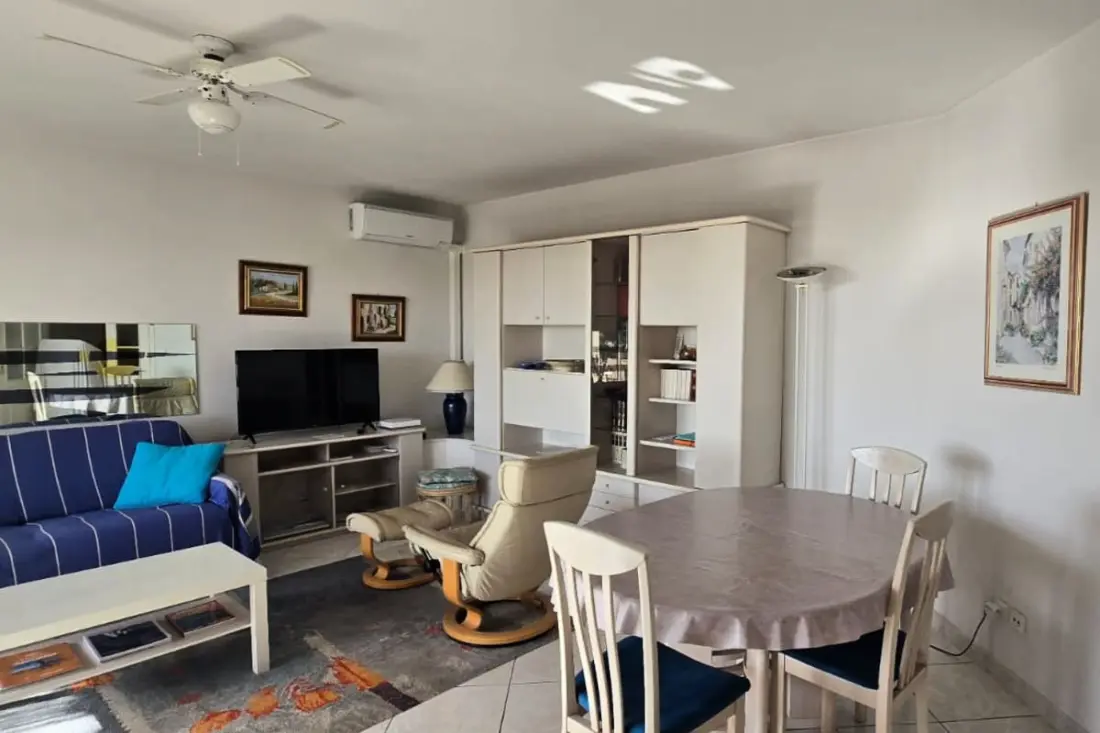Appartement Lumineux Avec Terrasse à Saint-raphaël