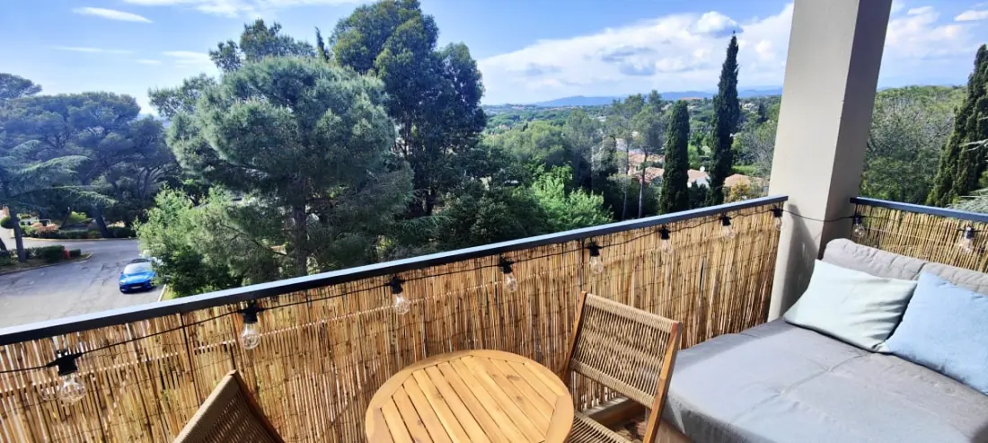 Bel Appartement De 71 M² à saint-raphaël