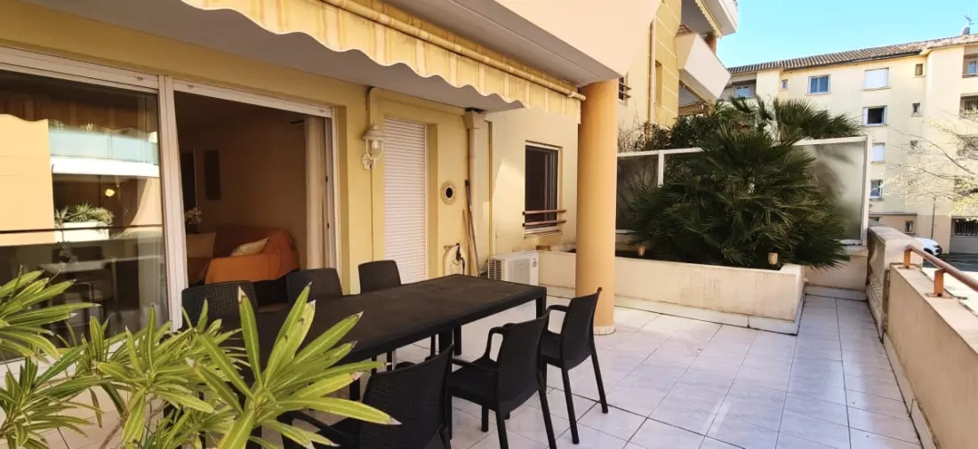 Grand Appartement Terrasse 35m² Proche Plage