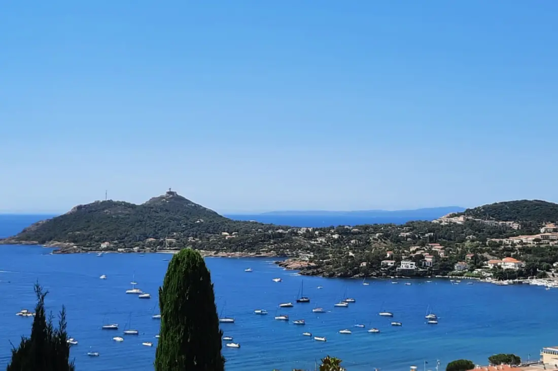 Villa Familiale Dans Un Domaine Arboré Proche Mer