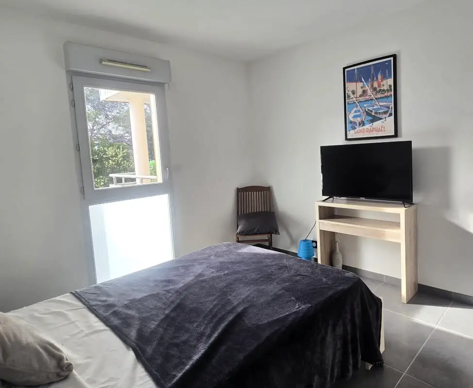 Saint-raphaël : Appartement Proche Plage &amp; Piscine