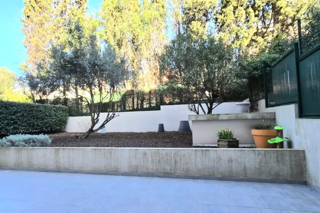 Spacieux T3 Avec Jardin à Saint-raphaël