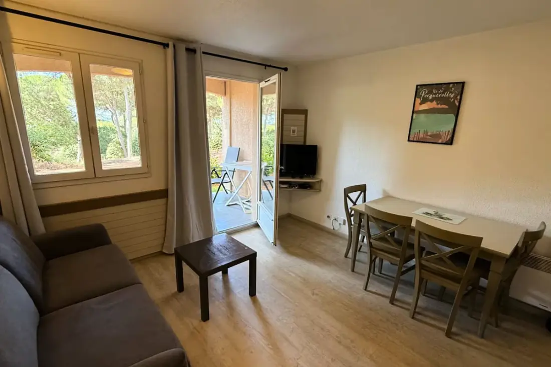 Studio à Saint-raphaël Avec Piscine &amp; Tennis