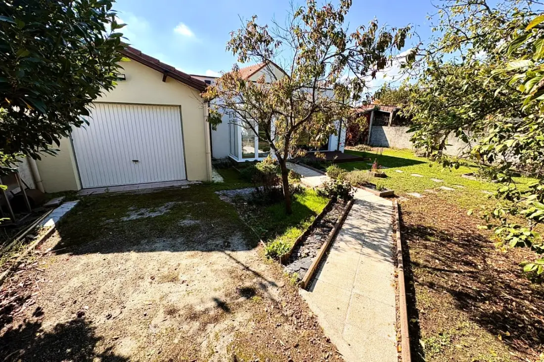 Maison Lumineuse Avec Jardin