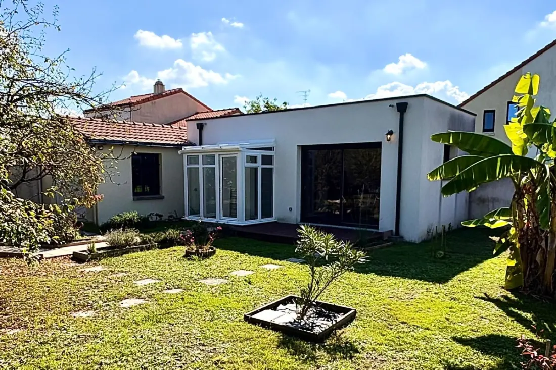 Maison Lumineuse Avec Jardin