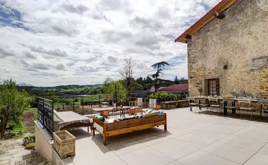 Maison de Vacances Saint-Symphorien-de-Lay 3
