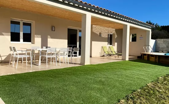 Maison avec piscine et jardin privée à Saint-Théodorit