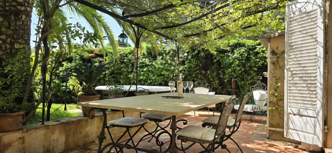 Rez-de-jardin élégant Avec Jacuzzi – Calme