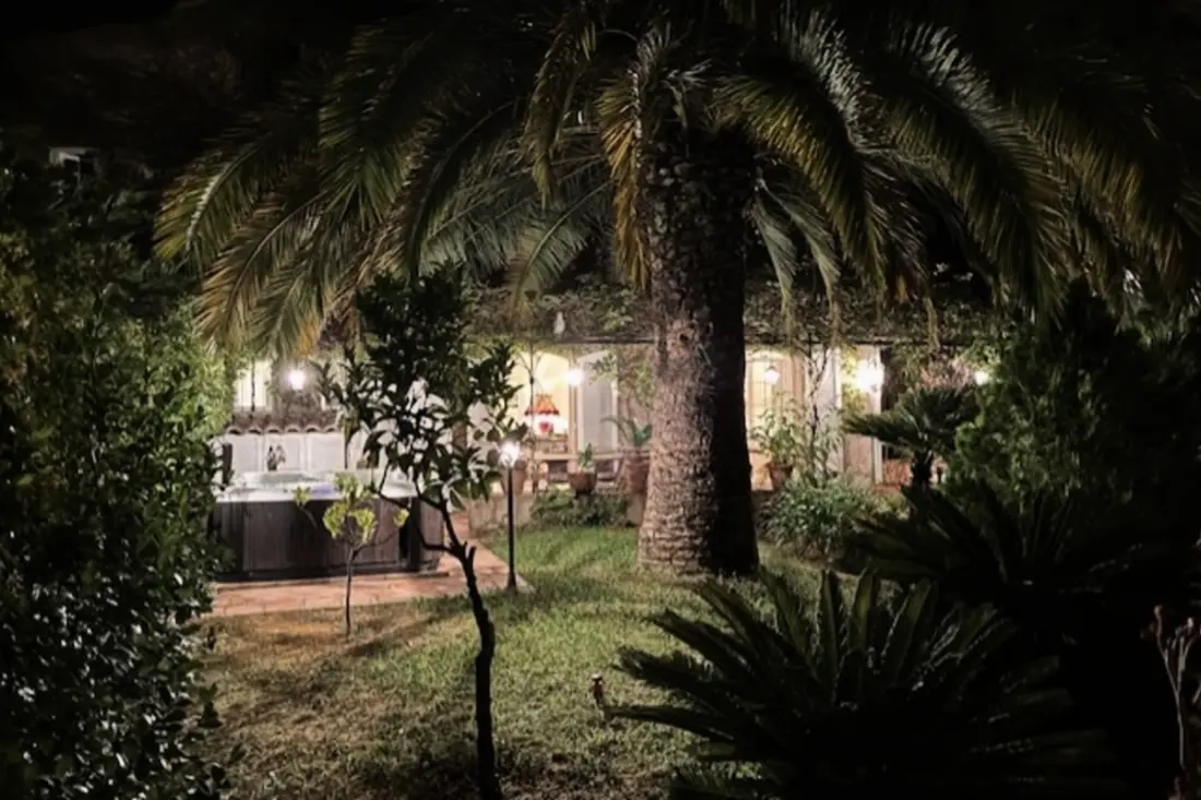 Rez-de-jardin élégant Avec Jacuzzi – Calme